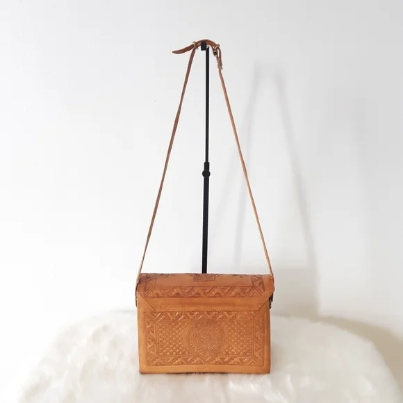 PYMSA | Vintage Hand Tooled Cowhide Leather Shoulder Bag - Tan - Picture 3 of 15